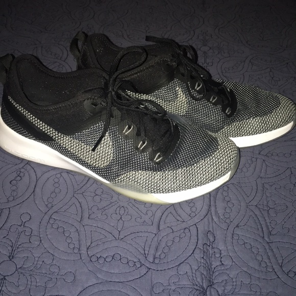 Nike Shoes - Nike Zoom Dynamic